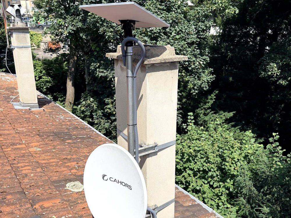 Starlink et parabole sur un même mât – MKS Technology, électricien à Lyon