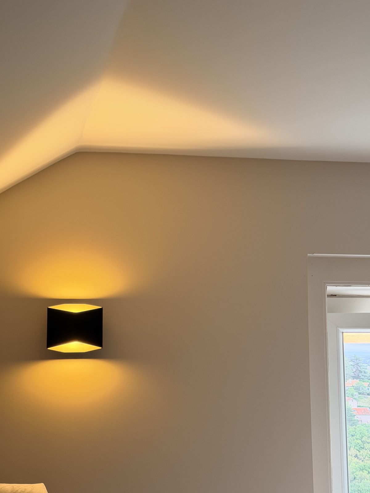 Applique murale LED – MKS Technology, électricien à Lyon