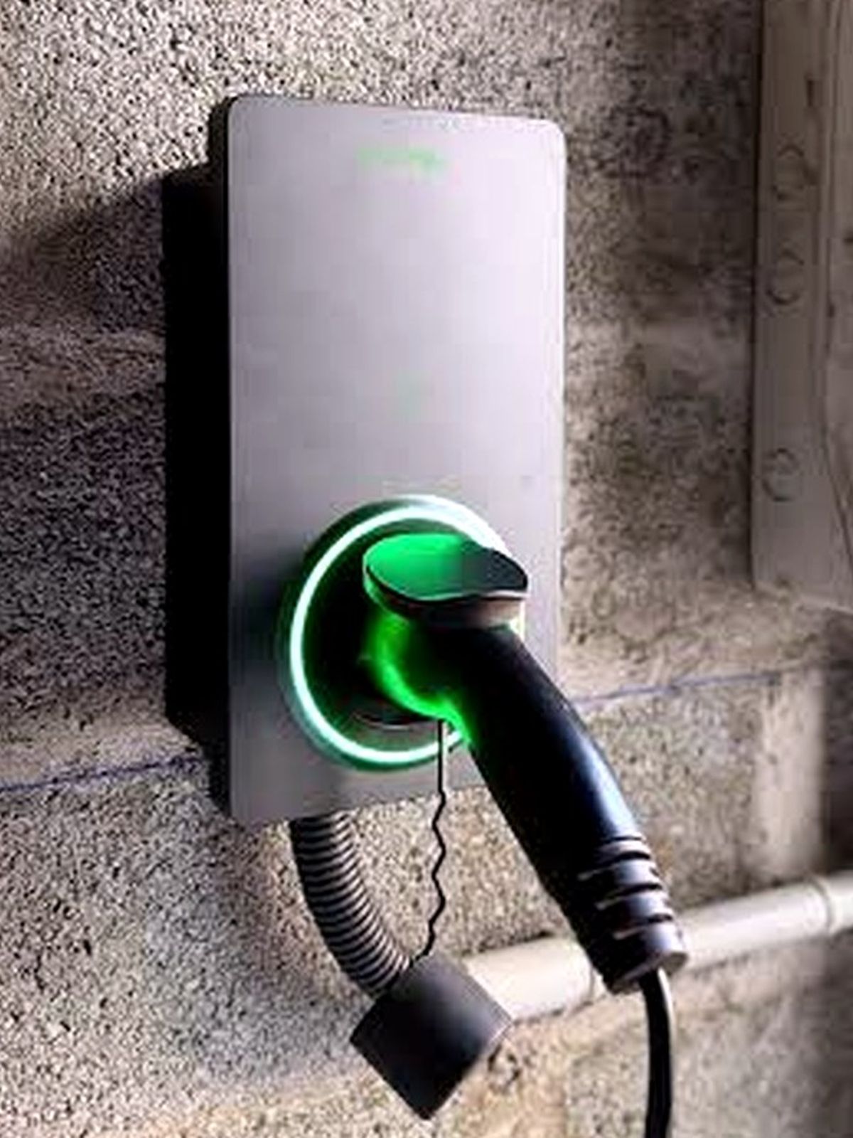 Borne de recharge pour véhicule électrique installée par MKS Technology à Lyon